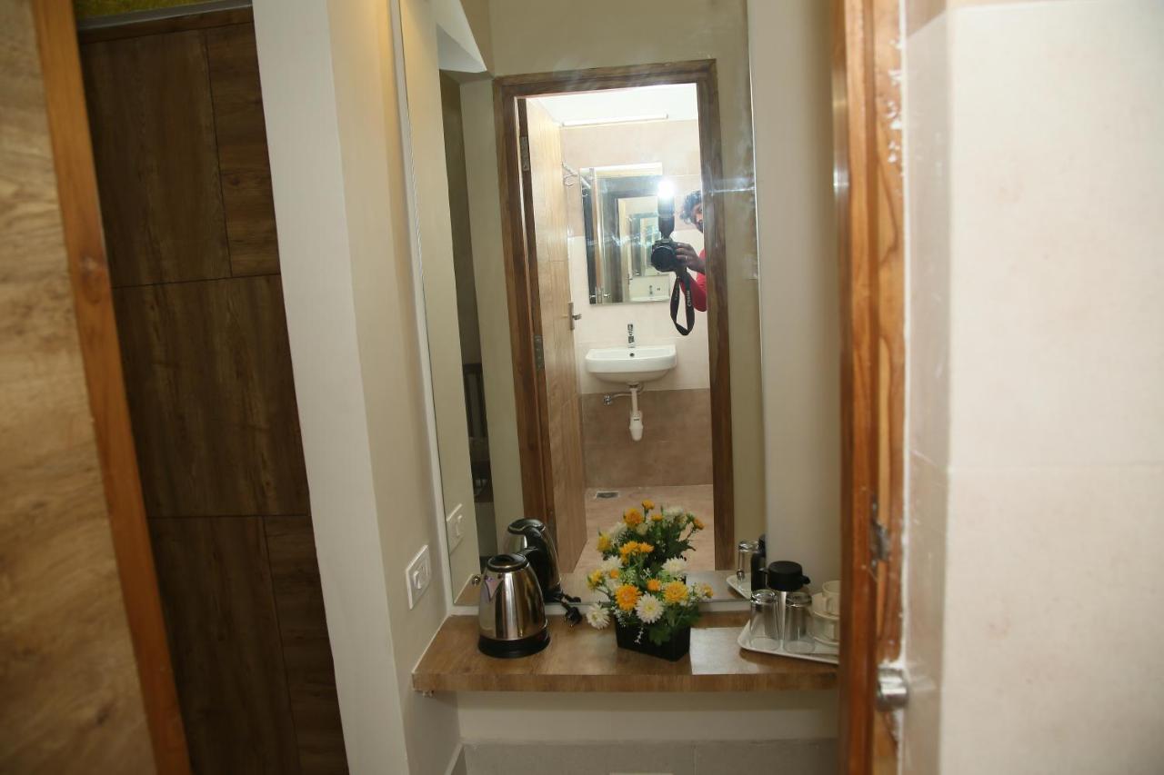 Hotel Apollo Court Chennai Zewnętrze zdjęcie