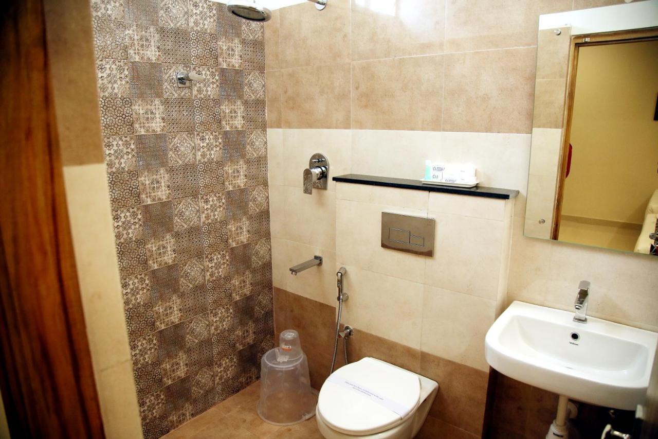 Hotel Apollo Court Chennai Zewnętrze zdjęcie
