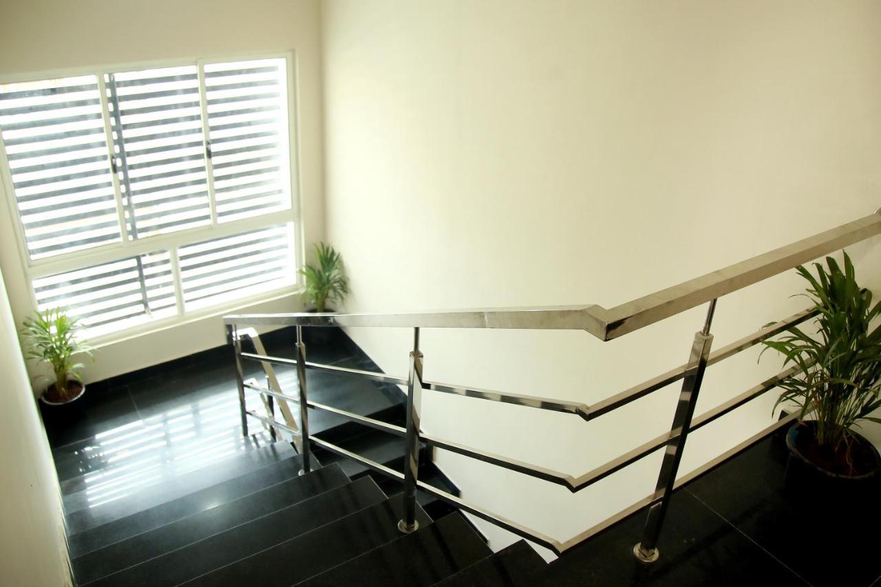 Hotel Apollo Court Chennai Zewnętrze zdjęcie