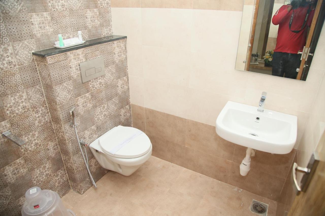 Hotel Apollo Court Chennai Zewnętrze zdjęcie